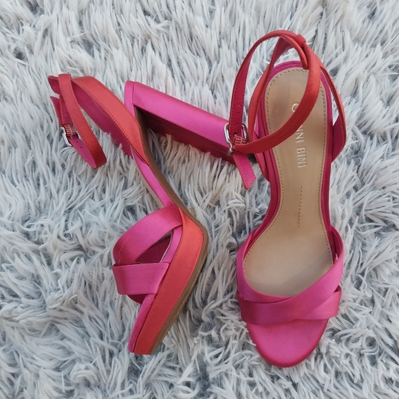 Gianni Bini Shoes - *LAST CHANCE* Gianni Bini Strappy Heels Pink And Red Sz 7.5